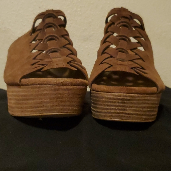 Shoes - Picture 3 of 4